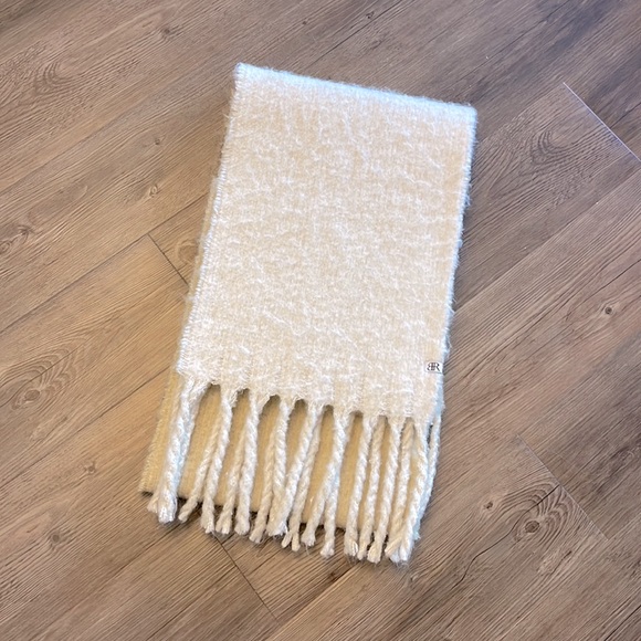 Banana Republic Faux Mohair Oversized Scarf - Picture 2 of 8